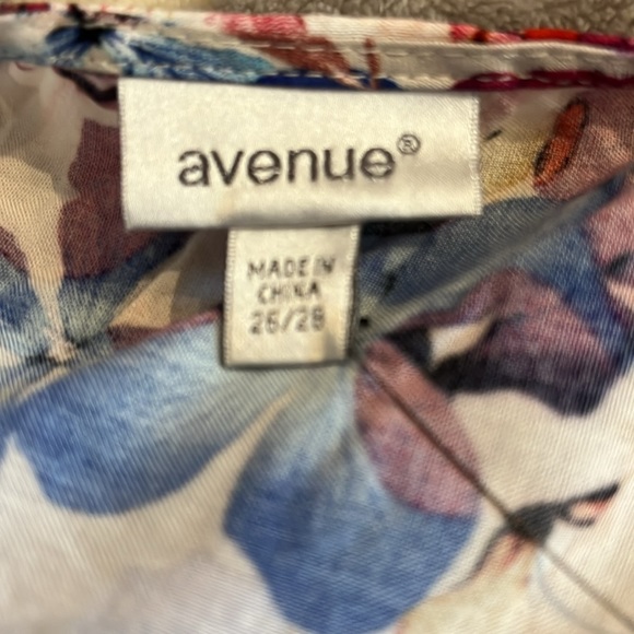 NWT AVENUE Tiered Dress - bright fun Viscose floral V-Neckline Sz 26/28 - Picture 11 of 12